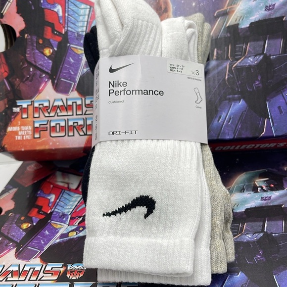 Nike Everyday Cushioned Training Crew Socks (3 Pairs)
Size M - m6-8; w6-10; - Picture 1 of 16